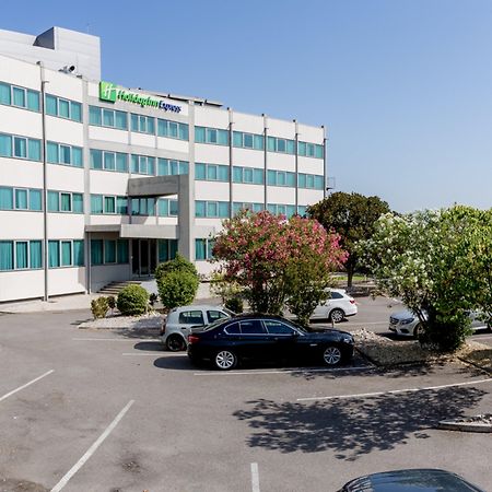 Holiday Inn Express Lisbon Airport, An Ihg Hotel Εξωτερικό φωτογραφία