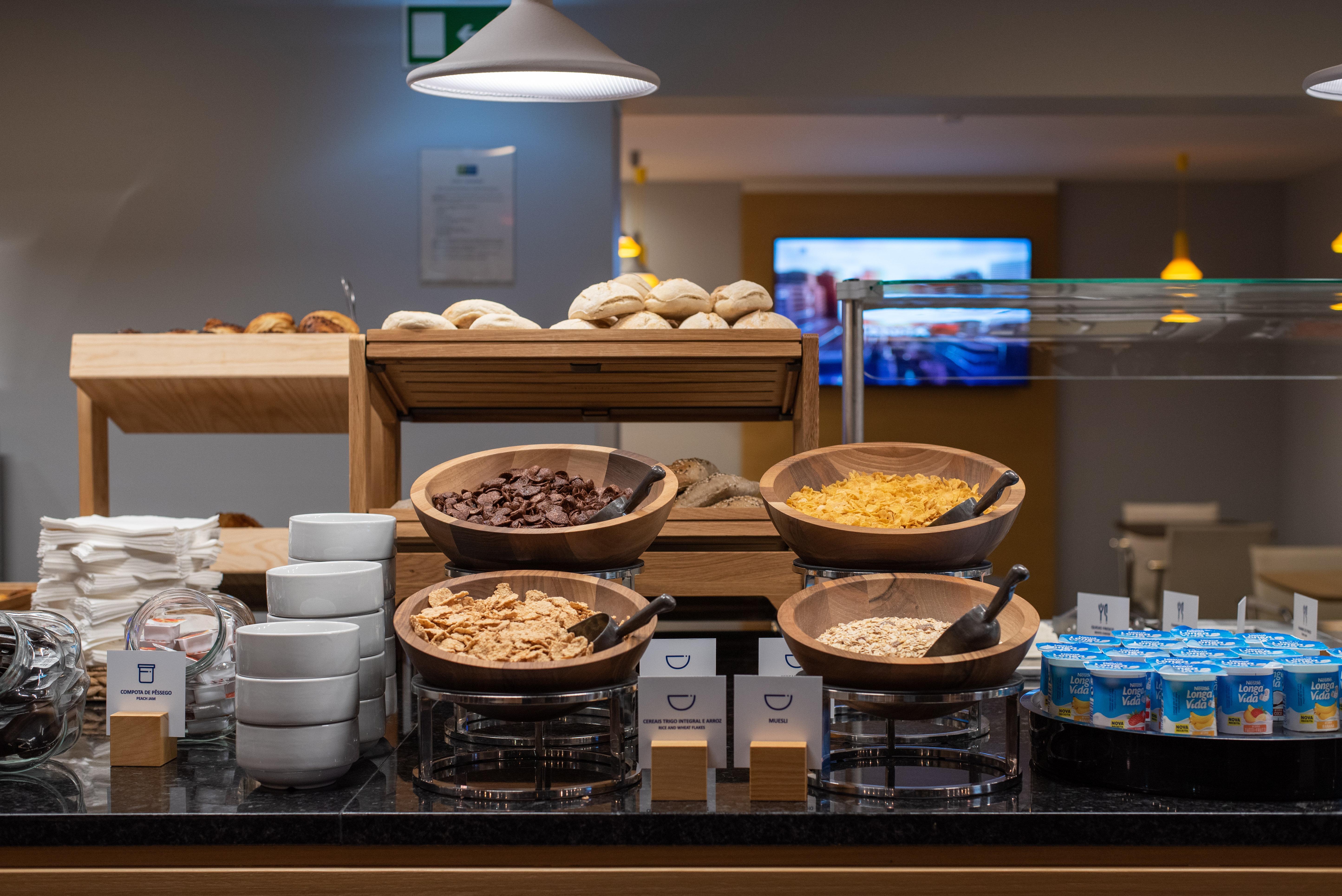 Holiday Inn Express Lisbon Airport, An Ihg Hotel Εξωτερικό φωτογραφία